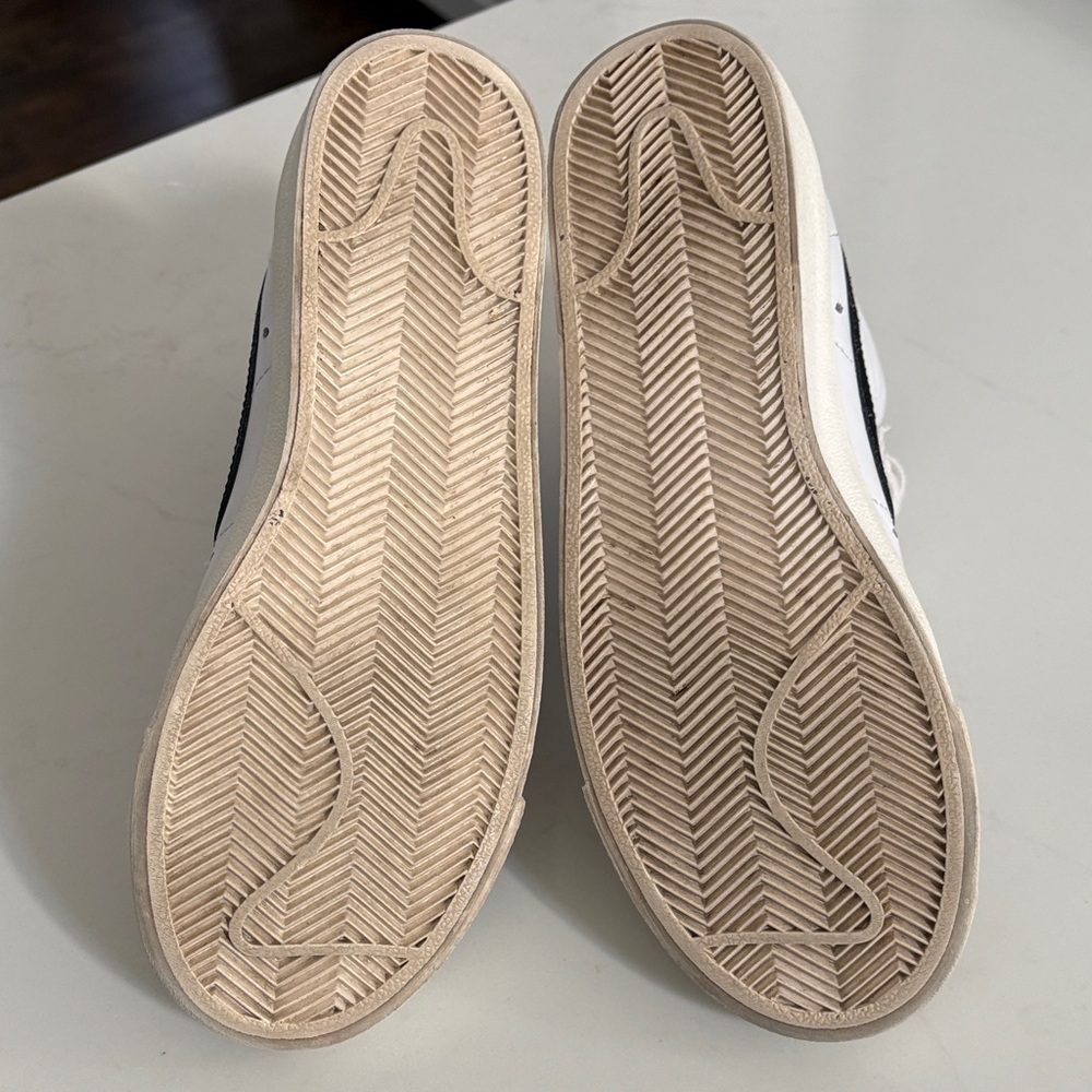 Nike Women’s Blazer Mid 77 White and Black Sneakers size 9 - Picture 4 of 6